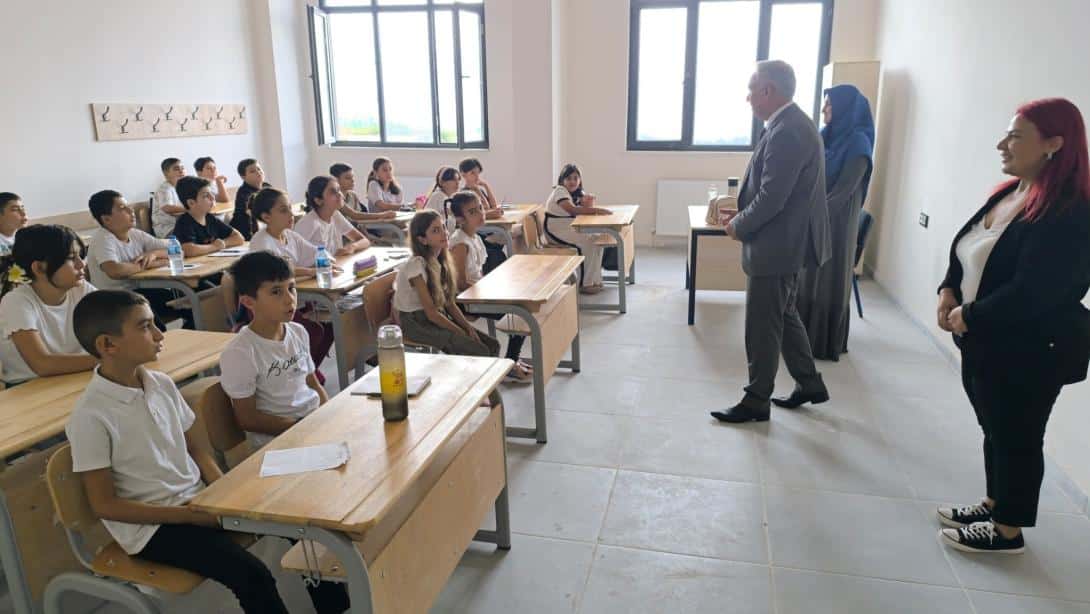 Fatih Ortaokulu ve Erzin Anadolu Lisesi ziyaret edildi.